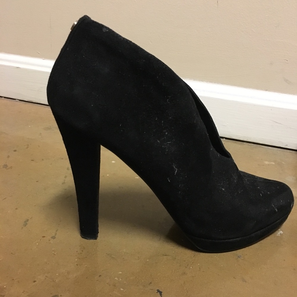 Gorgeous Michael Kors black booties